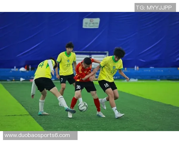 精彩足球瞬间展示PPT图片分享助你领略绿茵场上的激情与魅力